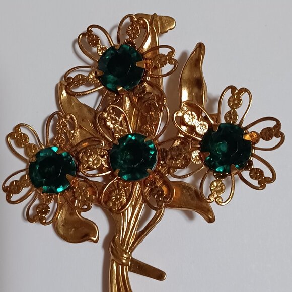 Beautiful Vintage Gold Tone Flower Brooch Pin with Green Faux Emeralds Jewels - Picture 8 of 9